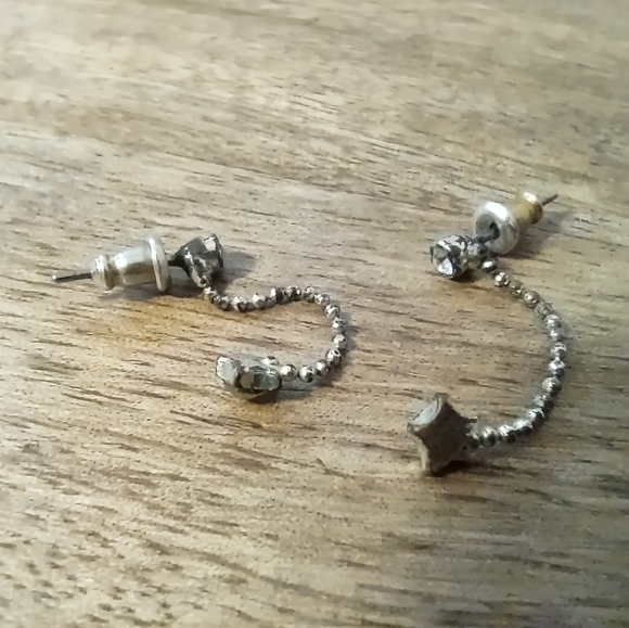 No boundaries petite star dangle studs - Picture 1 of 4